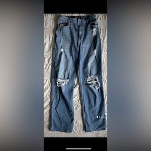 Hollister jeans ultra high-rise dad jean Hollister vintage the size is a 5R,w27,